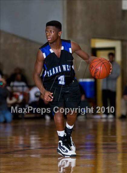 Thumbnail 3 in North Crowley vs. Plano West (Texas 5A Region 1 Semifinal) photogallery.
