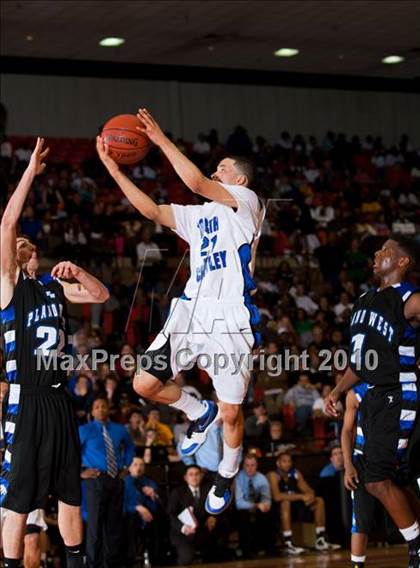 Thumbnail 1 in North Crowley vs. Plano West (Texas 5A Region 1 Semifinal) photogallery.