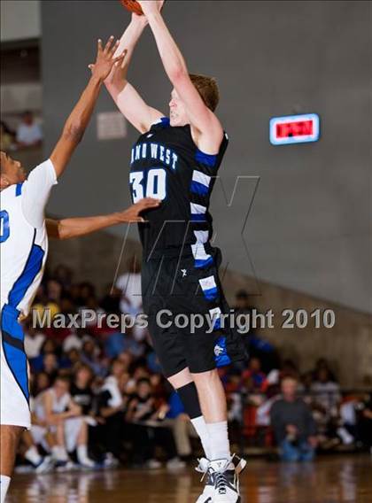 Thumbnail 2 in North Crowley vs. Plano West (Texas 5A Region 1 Semifinal) photogallery.