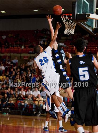 Thumbnail 2 in North Crowley vs. Plano West (Texas 5A Region 1 Semifinal) photogallery.