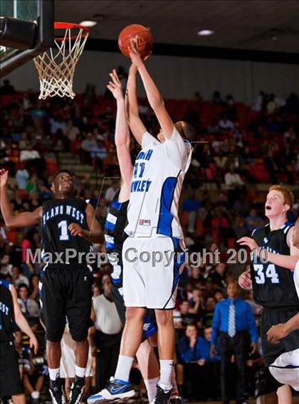 Thumbnail 1 in North Crowley vs. Plano West (Texas 5A Region 1 Semifinal) photogallery.