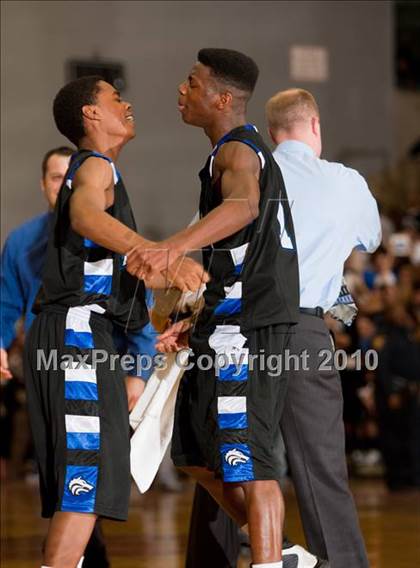 Thumbnail 2 in North Crowley vs. Plano West (Texas 5A Region 1 Semifinal) photogallery.