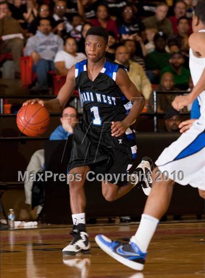 Thumbnail 2 in North Crowley vs. Plano West (Texas 5A Region 1 Semifinal) photogallery.