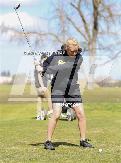 Thumbnail 2 in River Oaks Girls Golf Meet photogallery.