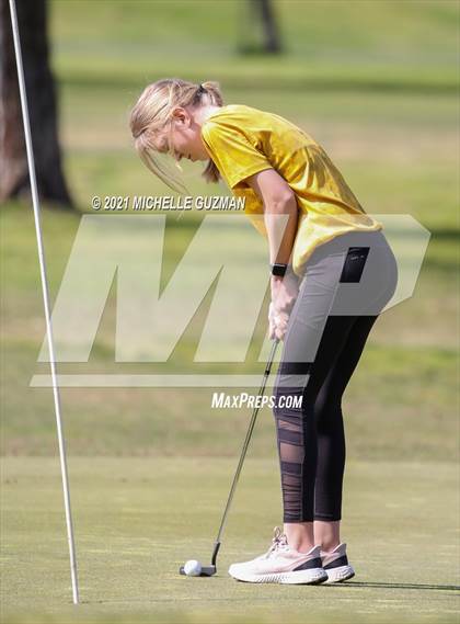 Thumbnail 1 in River Oaks Girls Golf Meet photogallery.