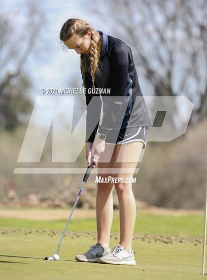 Thumbnail 3 in River Oaks Girls Golf Meet photogallery.