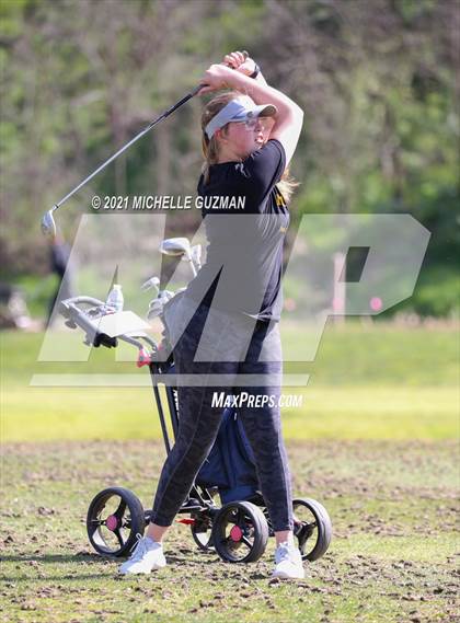 Thumbnail 2 in River Oaks Girls Golf Meet photogallery.