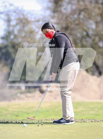 Thumbnail 2 in River Oaks Girls Golf Meet photogallery.