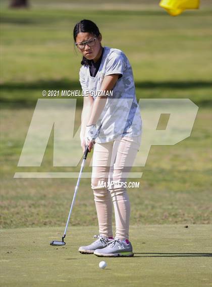 Thumbnail 3 in River Oaks Girls Golf Meet photogallery.