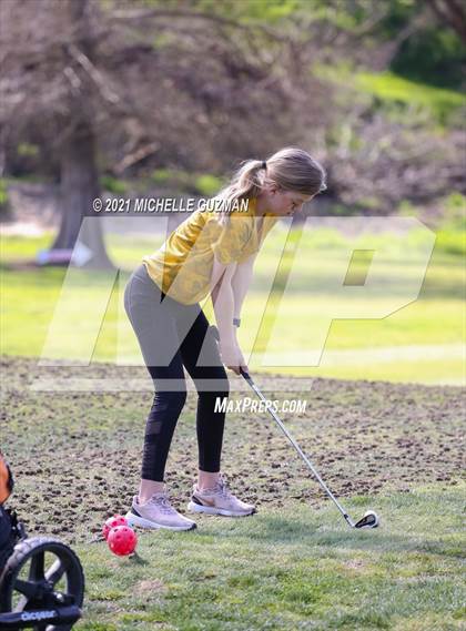 Thumbnail 2 in River Oaks Girls Golf Meet photogallery.