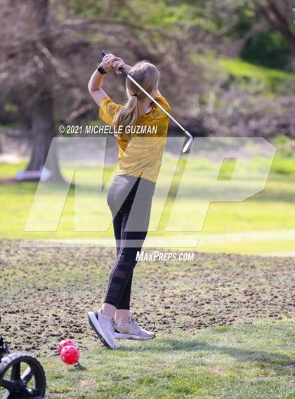 Thumbnail 3 in River Oaks Girls Golf Meet photogallery.