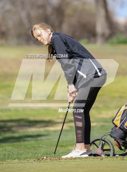 Thumbnail 2 in River Oaks Girls Golf Meet photogallery.
