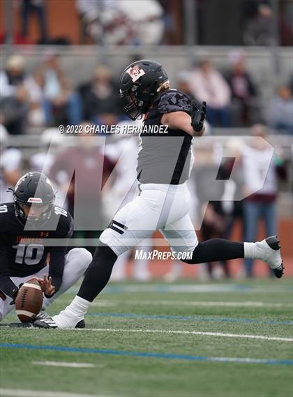 Thumbnail 2 in Industrial vs Llano (UIL 3A Division I Regional Semifinal) photogallery.