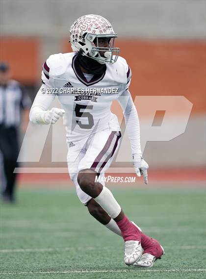 Thumbnail 1 in Industrial vs Llano (UIL 3A Division I Regional Semifinal) photogallery.