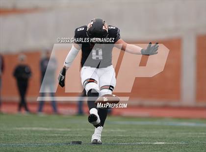Thumbnail 2 in Industrial vs Llano (UIL 3A Division I Regional Semifinal) photogallery.