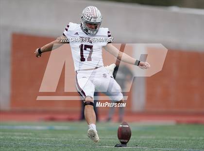 Thumbnail 3 in Industrial vs Llano (UIL 3A Division I Regional Semifinal) photogallery.
