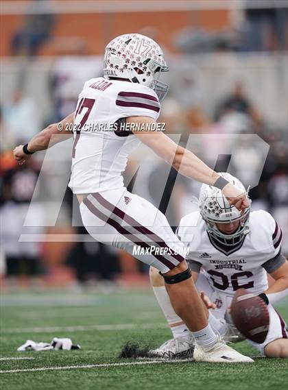 Thumbnail 2 in Industrial vs Llano (UIL 3A Division I Regional Semifinal) photogallery.