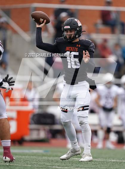 Thumbnail 1 in Industrial vs Llano (UIL 3A Division I Regional Semifinal) photogallery.