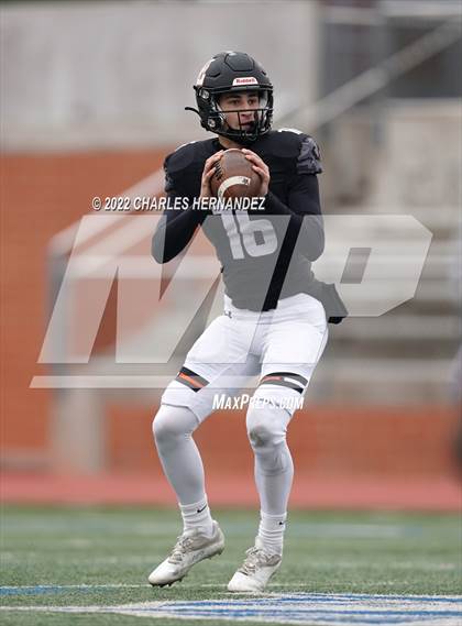 Thumbnail 2 in Industrial vs Llano (UIL 3A Division I Regional Semifinal) photogallery.