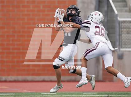 Thumbnail 2 in Industrial vs Llano (UIL 3A Division I Regional Semifinal) photogallery.