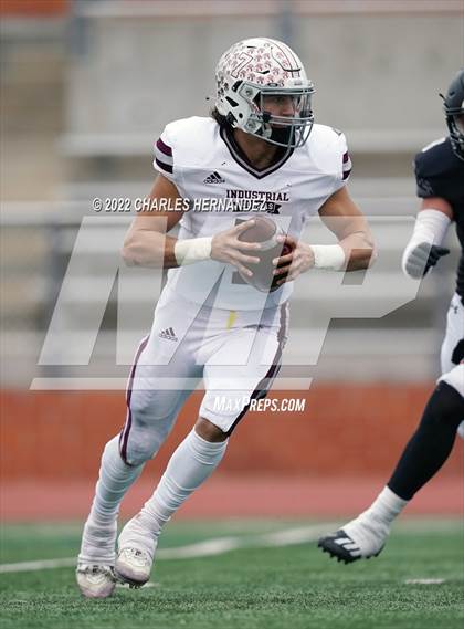 Thumbnail 2 in Industrial vs Llano (UIL 3A Division I Regional Semifinal) photogallery.