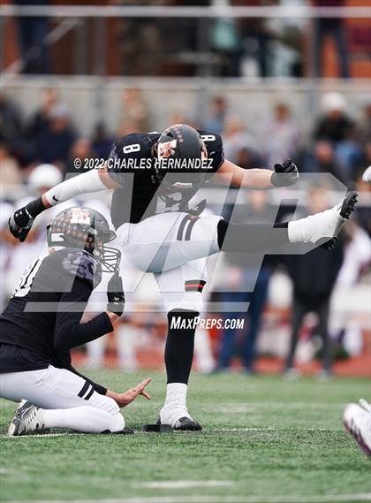 Thumbnail 3 in Industrial vs Llano (UIL 3A Division I Regional Semifinal) photogallery.
