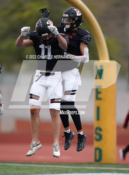 Thumbnail 2 in Industrial vs Llano (UIL 3A Division I Regional Semifinal) photogallery.