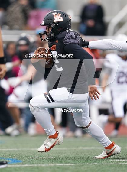 Thumbnail 3 in Industrial vs Llano (UIL 3A Division I Regional Semifinal) photogallery.