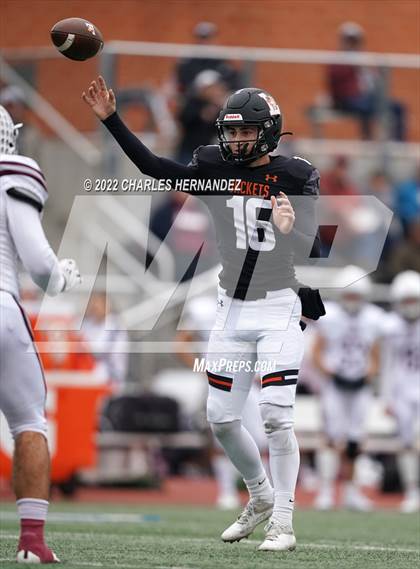 Thumbnail 2 in Industrial vs Llano (UIL 3A Division I Regional Semifinal) photogallery.