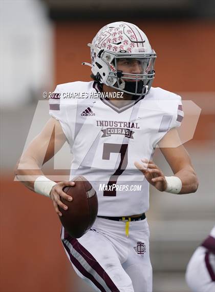 Thumbnail 2 in Industrial vs Llano (UIL 3A Division I Regional Semifinal) photogallery.
