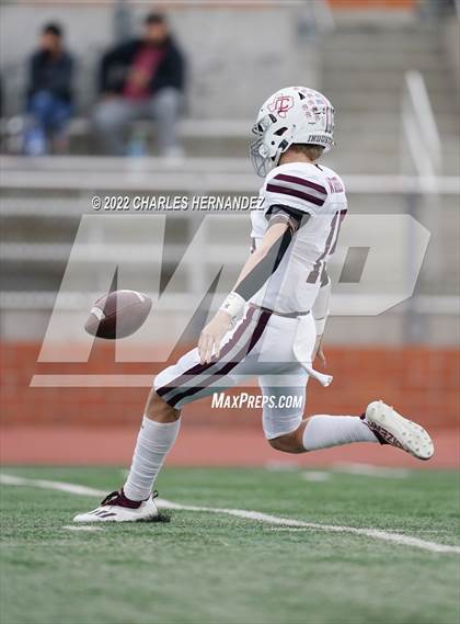Thumbnail 2 in Industrial vs Llano (UIL 3A Division I Regional Semifinal) photogallery.