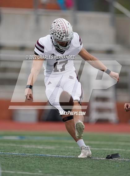 Thumbnail 3 in Industrial vs Llano (UIL 3A Division I Regional Semifinal) photogallery.
