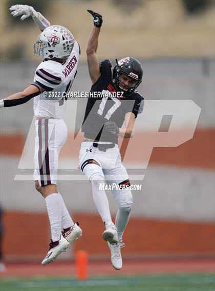 Thumbnail 2 in Industrial vs Llano (UIL 3A Division I Regional Semifinal) photogallery.