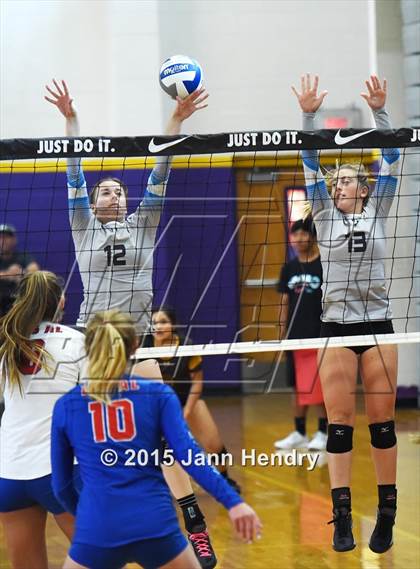 Thumbnail 3 in Los Alamitos vs Parker (Durango Fall Classic) photogallery.