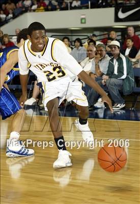 Thumbnail 3 in Campbell Hall vs. Santa Margarita (Nike Extravaganza) photogallery.