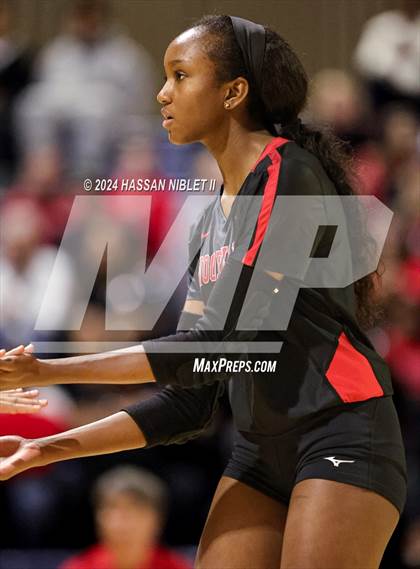 Thumbnail 2 in Pope vs. Woodward Academy (GHSA 5A State Final) photogallery.