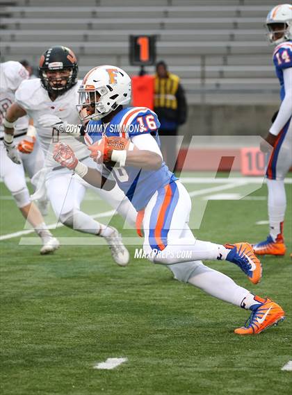 Thumbnail 2 in Libertyville @ East St. Louis (IHSA 7A 1st. Round Playoff) photogallery.