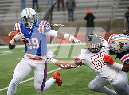 Thumbnail 3 in Libertyville @ East St. Louis (IHSA 7A 1st. Round Playoff) photogallery.