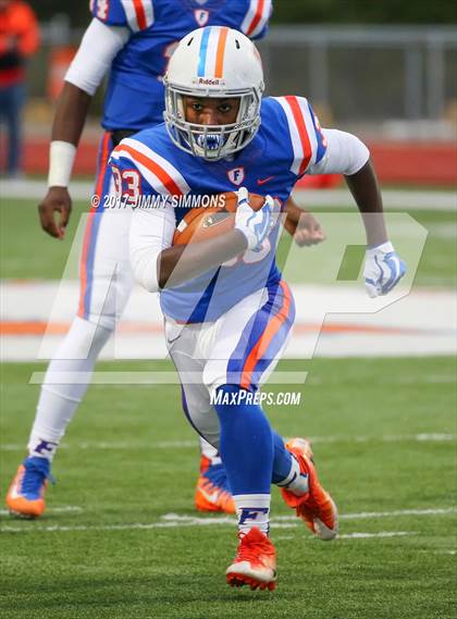 Thumbnail 3 in Libertyville @ East St. Louis (IHSA 7A 1st. Round Playoff) photogallery.