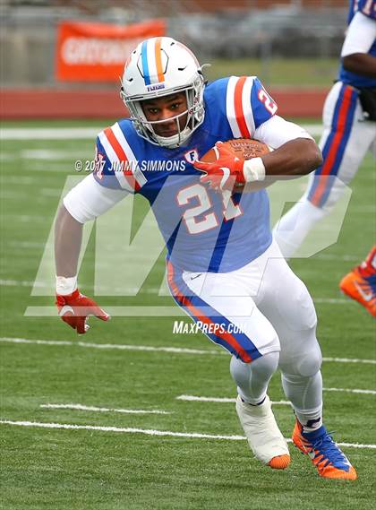 Thumbnail 2 in Libertyville @ East St. Louis (IHSA 7A 1st. Round Playoff) photogallery.