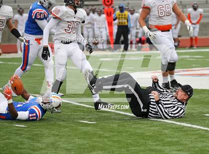 Thumbnail 1 in Libertyville @ East St. Louis (IHSA 7A 1st. Round Playoff) photogallery.