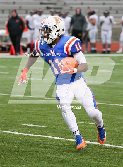 Thumbnail 2 in Libertyville @ East St. Louis (IHSA 7A 1st. Round Playoff) photogallery.