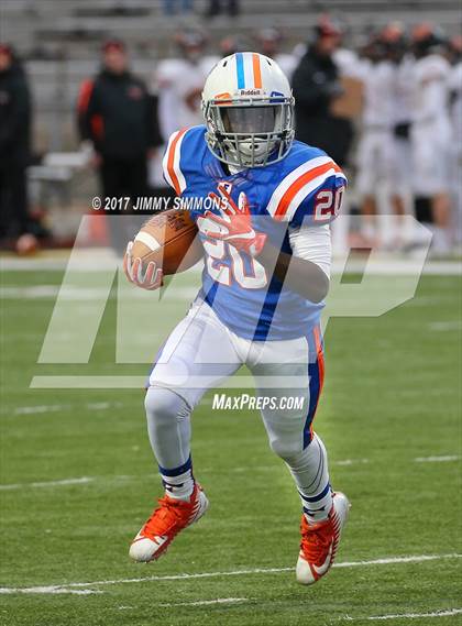 Thumbnail 1 in Libertyville @ East St. Louis (IHSA 7A 1st. Round Playoff) photogallery.