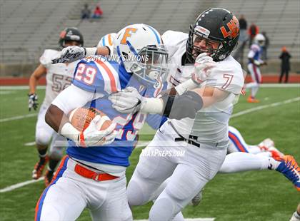 Thumbnail 3 in Libertyville @ East St. Louis (IHSA 7A 1st. Round Playoff) photogallery.