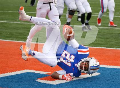 Thumbnail 2 in Libertyville @ East St. Louis (IHSA 7A 1st. Round Playoff) photogallery.