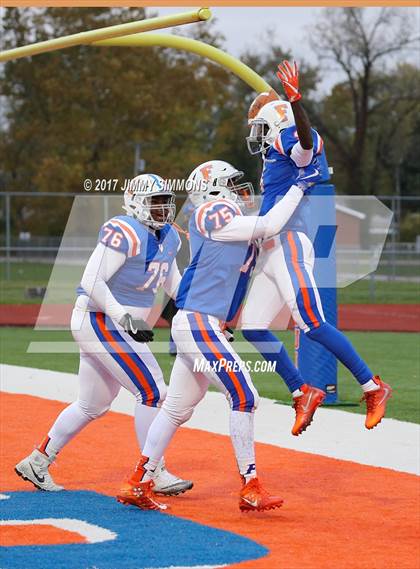 Thumbnail 3 in Libertyville @ East St. Louis (IHSA 7A 1st. Round Playoff) photogallery.