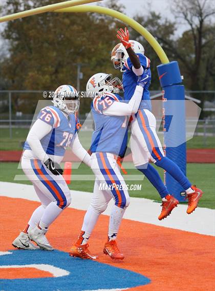 Thumbnail 2 in Libertyville @ East St. Louis (IHSA 7A 1st. Round Playoff) photogallery.