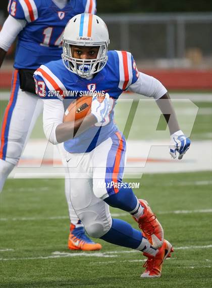 Thumbnail 3 in Libertyville @ East St. Louis (IHSA 7A 1st. Round Playoff) photogallery.