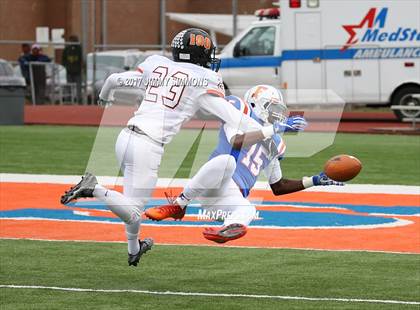 Thumbnail 3 in Libertyville @ East St. Louis (IHSA 7A 1st. Round Playoff) photogallery.