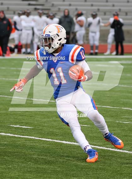 Thumbnail 3 in Libertyville @ East St. Louis (IHSA 7A 1st. Round Playoff) photogallery.